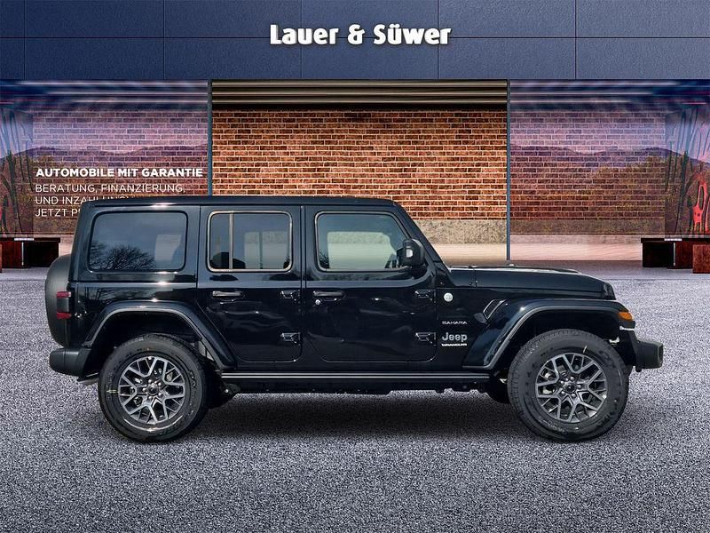 Neu Jeep Wrangler Sahara 272 PS (200 kW) 2025 Schwarz SUV