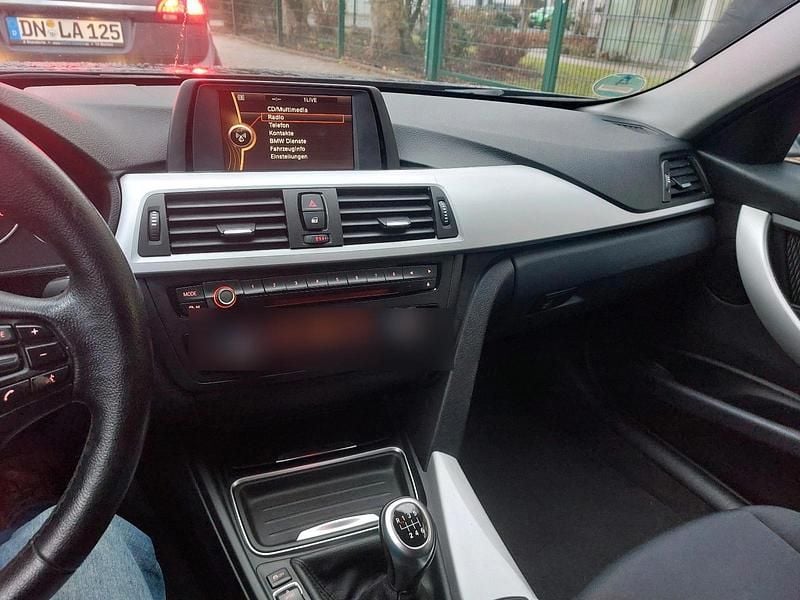 Gebraucht BMW 316 115 PS (84 kW) 2013 Schwarz Kombi