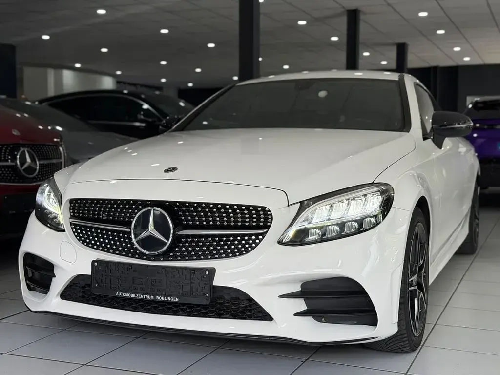 Gebraucht Mercedes C200 Night 184 PS (135 kW) 2019 Polarweiss Coupé