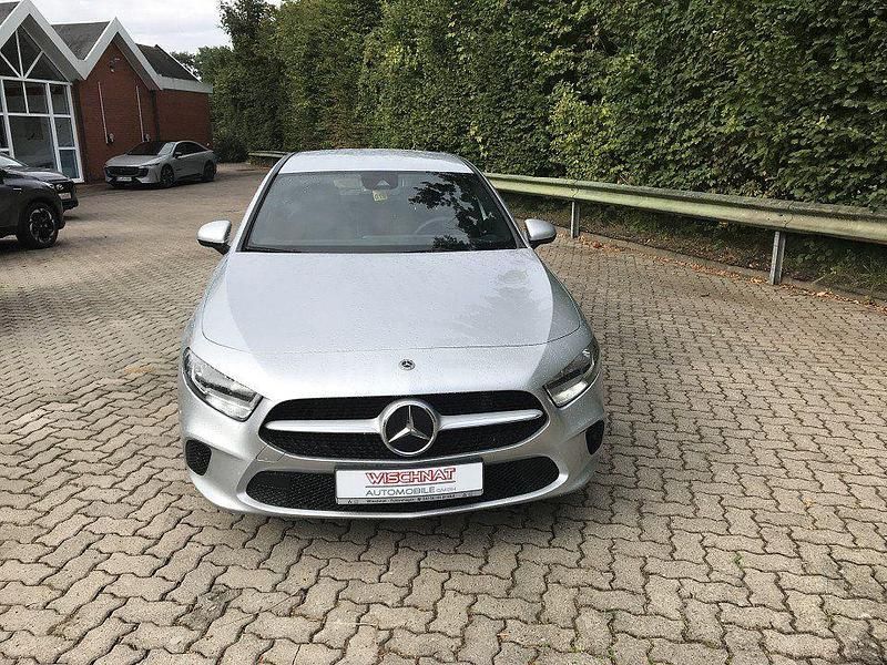 Gebraucht Mercedes A180 116 PS (85 kW) 2019 Silber Limousine