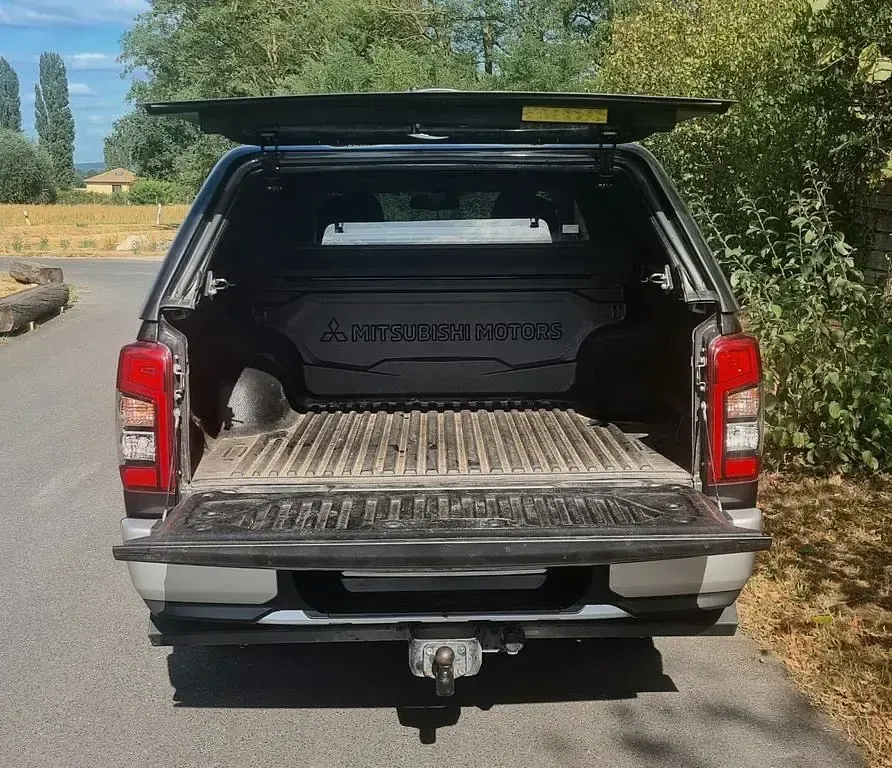 Gebraucht Mitsubishi L200 150 PS (110 kW) 2021 Schwarz Pickup