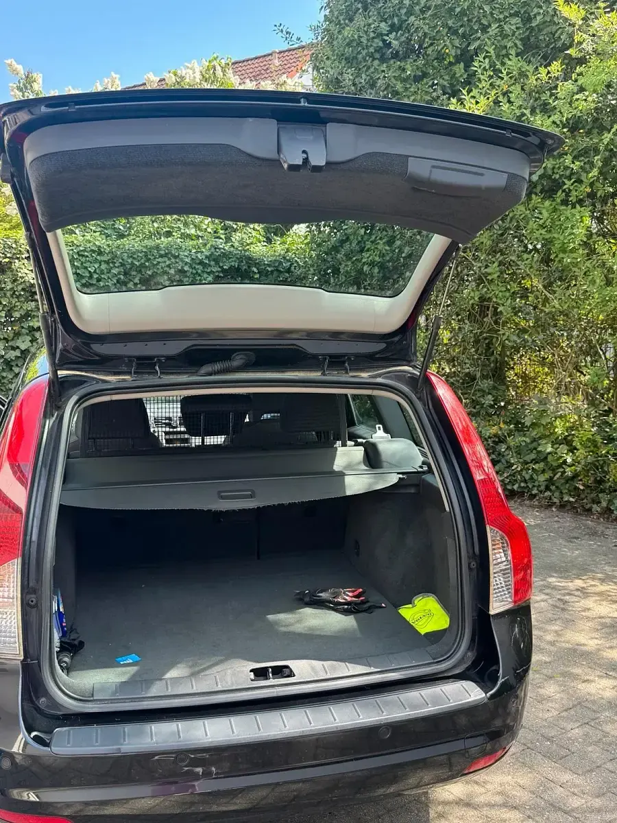 Używany Volvo V50 114 KM (83 kW) 2011 Czarny Kombi