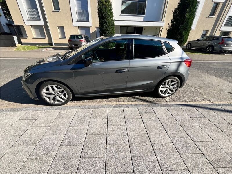 Grau Gebraucht 2017 Seat Ibiza Limousine | 10.500 € (Fairer Preis) - Bild 1/4