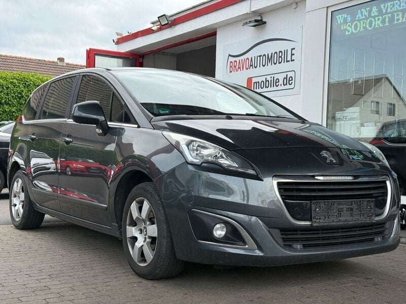 Grau Gebraucht 2015 Peugeot 5008 Active Van / Kleinbus | 7.999 € (Fairer Preis) - Bild 1/4