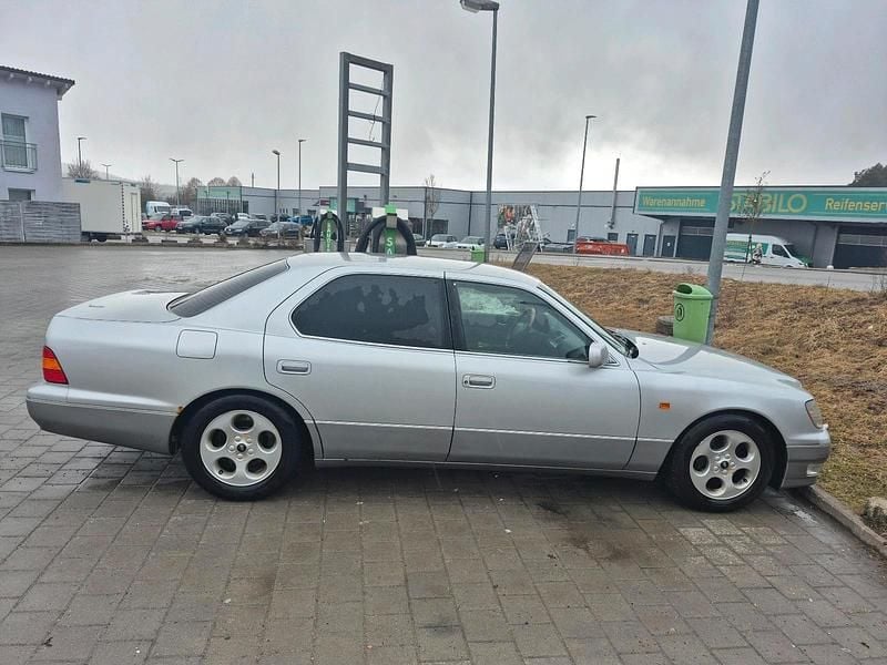 Gebraucht Lexus LS400 276 PS (202 kW) 1999 Silber Limousine