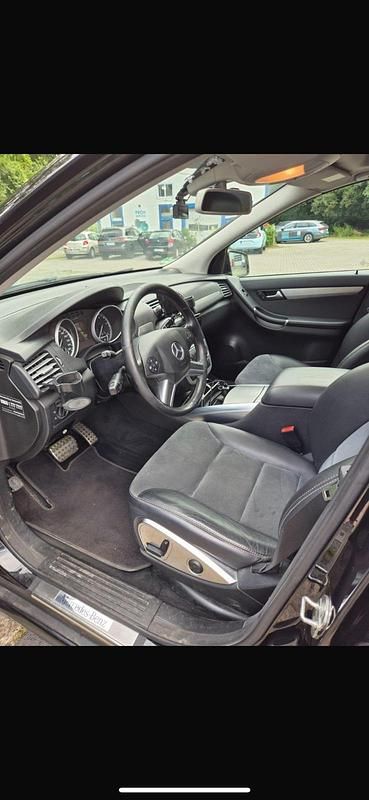 Schwarz Gebraucht 2011 Mercedes R350 Van / Kleinbus | 9.500 € (Fairer Preis) - Bild 1/4
