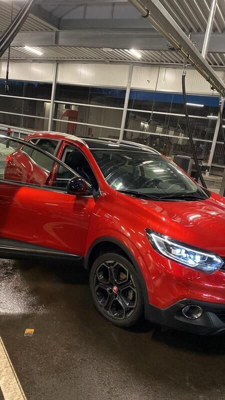 Rot Gebraucht 2017 Renault Kadjar Crossborder SUV | 15.500 € - Bild 1/4