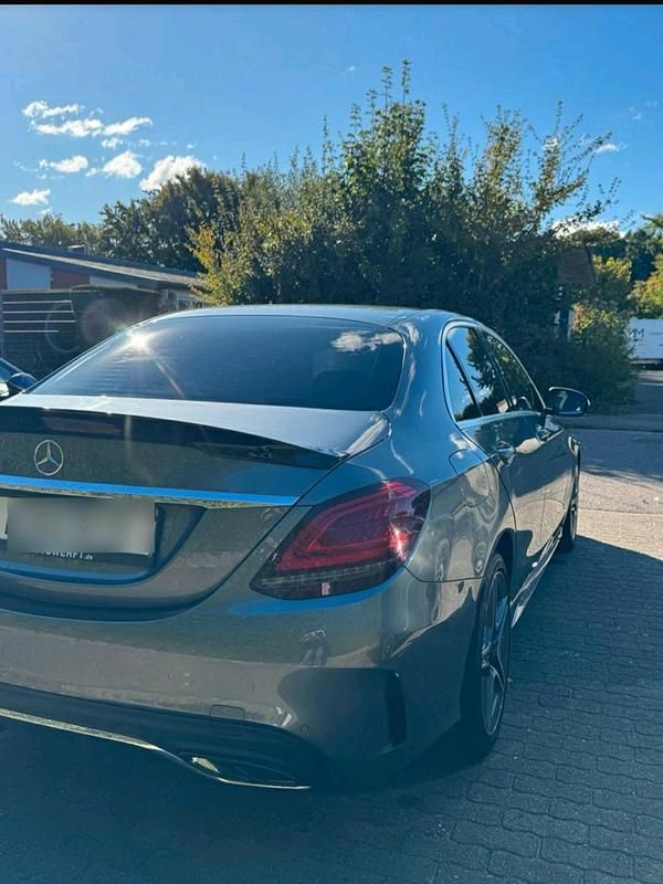 Grau Gebraucht 2020 Mercedes C220 AMG line Limousine | 26.200 € (Fairer Preis) - Bild 1/4