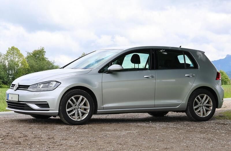 Silber Gebraucht 2019 VW Golf VII Kleinwagen | 14.000 € (Fairer Preis) - Bild 1/4