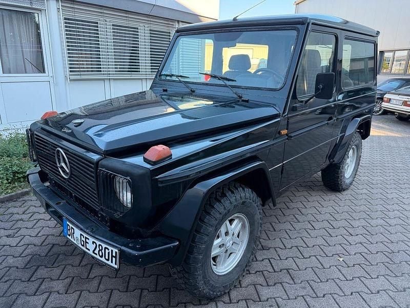 Schwarz Gebraucht 1983 Mercedes G280 SUV | 16.500 € - Bild 1/4