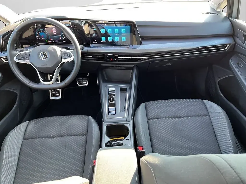 Gebraucht VW Golf VIII Active 131 PS (96 kW) 2022 Silber Limousine