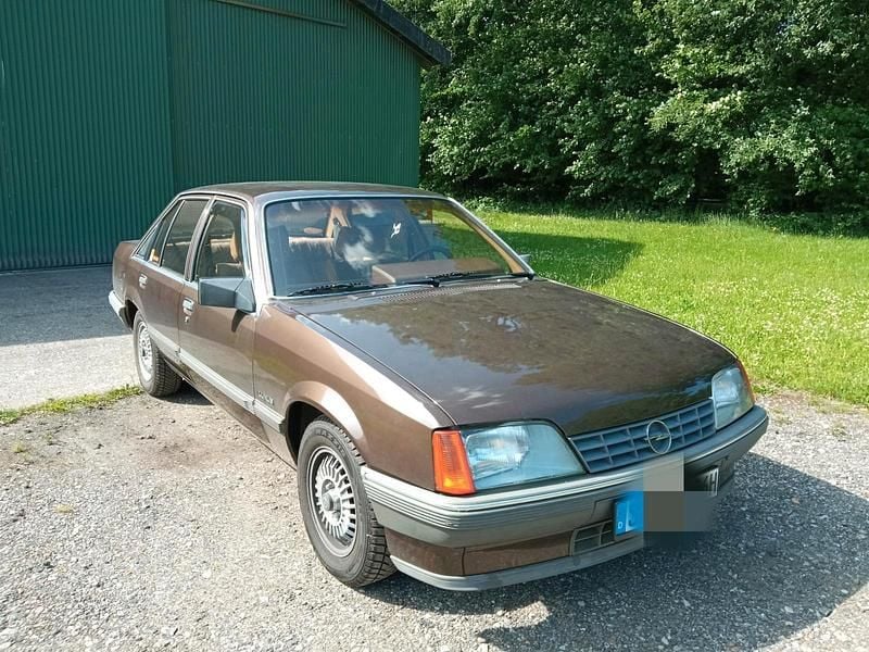Braun Gebraucht 1983 Opel Rekord Limousine | 2.750 € - Bild 1/4