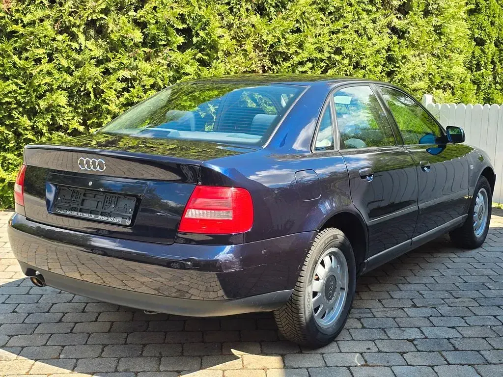 Gebraucht Audi A4 125 PS (91 kW) 1999 Blau Limousine
