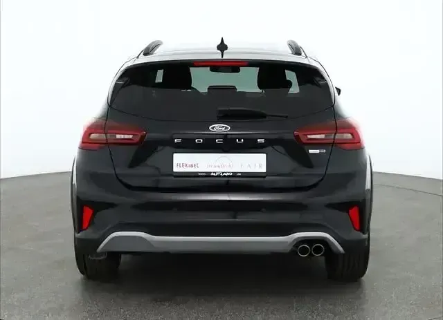Używany Ford Focus Active 125 KM (91 kW) 2023 Czarny Sedan/Limuzyna