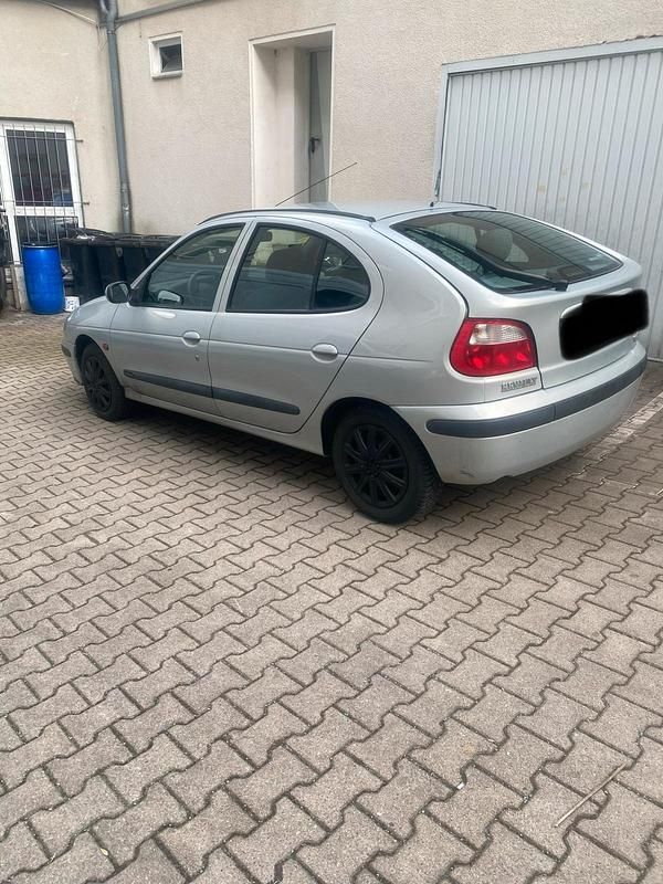 Gebraucht Renault Mégane 75 PS (55 kW) 2001 Silber Kleinwagen