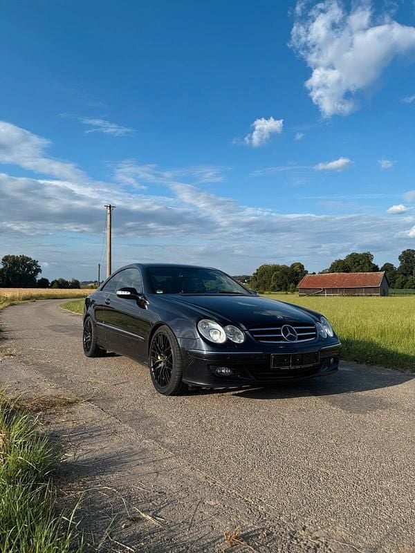 Schwarz Gebraucht 2009 Mercedes CLK320 Coupé | 10.599 € (Fairer Preis) - Bild 1/4