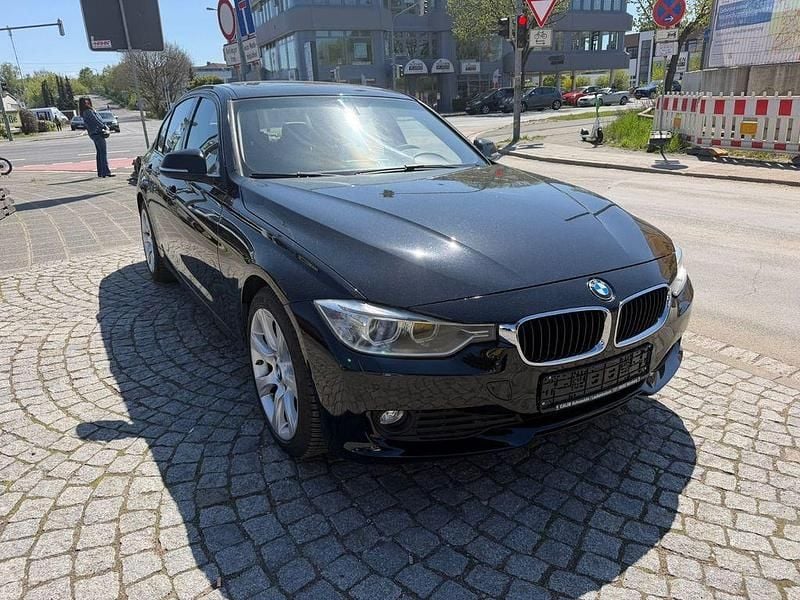 Second-hand BMW 320 Performance 184 CP (135 kW) 2015 Negru Berlinǎ