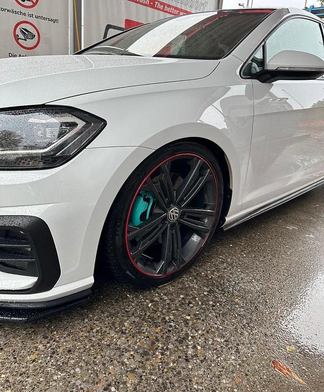 Weiß Gebraucht 2018 VW Golf VII GTD Limousine | 17.999 € - Bild 1/4