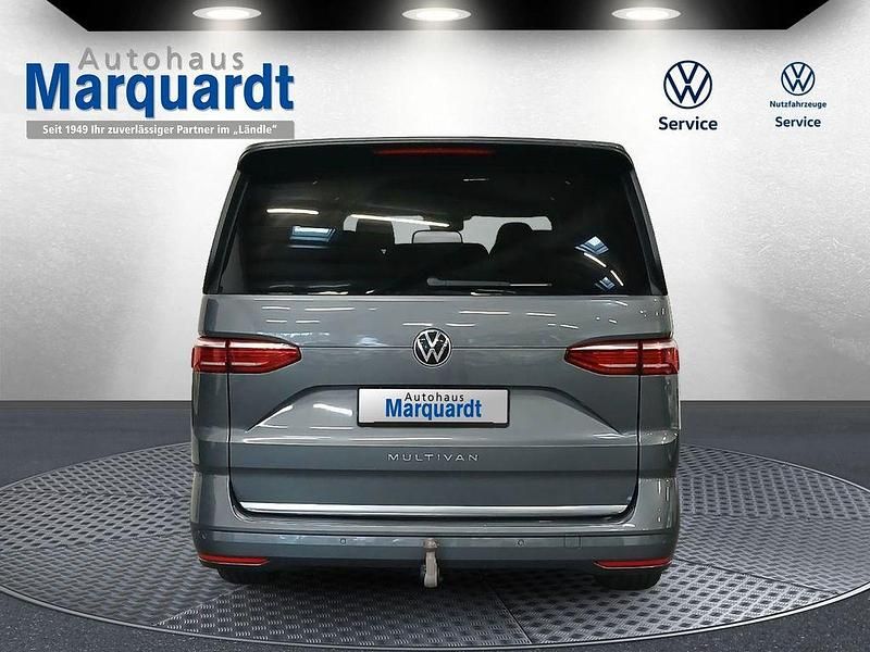 Gebraucht VW Multivan Style 150 PS (110 kW) 2024 Grau Van