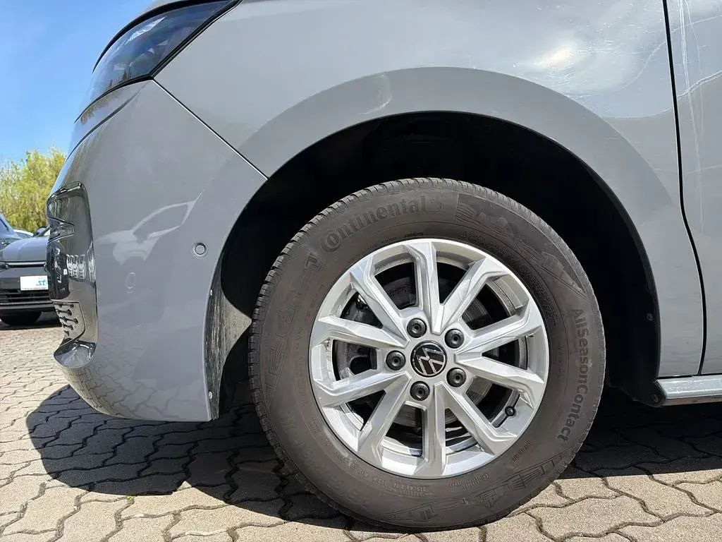 Gebraucht VW Multivan Life 150 PS (110 kW) 2025 Pure grey Van / Kleinbus