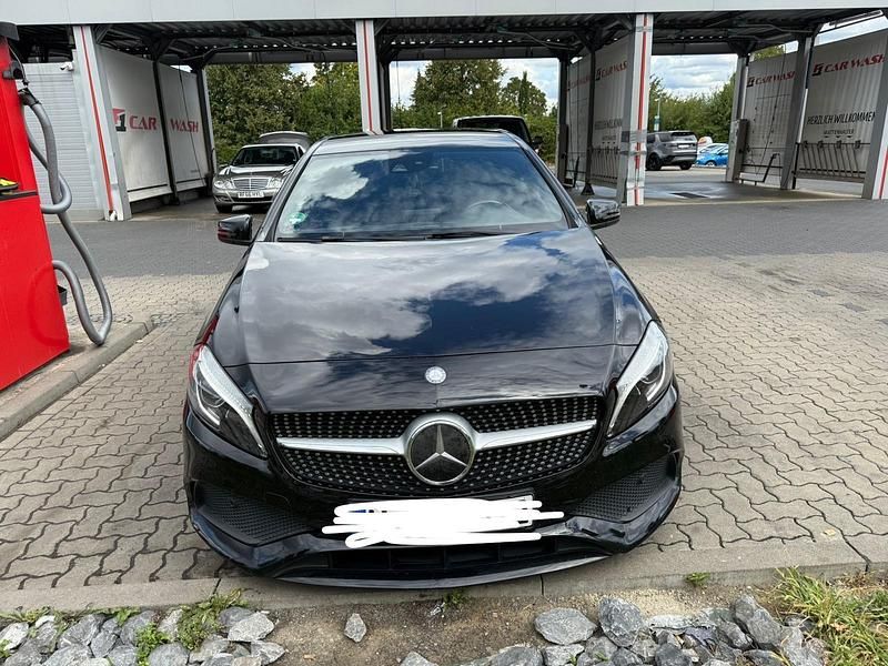 Schwarz Gebraucht 2017 Mercedes A220 Limousine | 19.500 € (Fairer Preis) - Bild 1/4