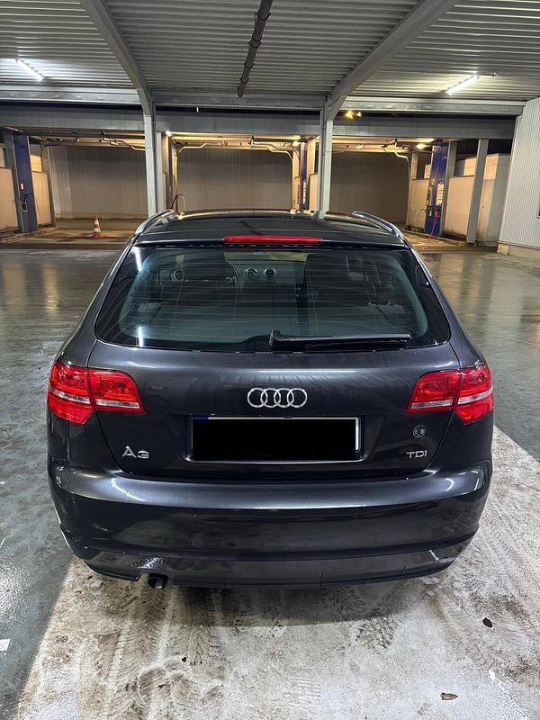 Gebraucht Audi A3 105 PS (77 kW) 2011 Grau Limousine