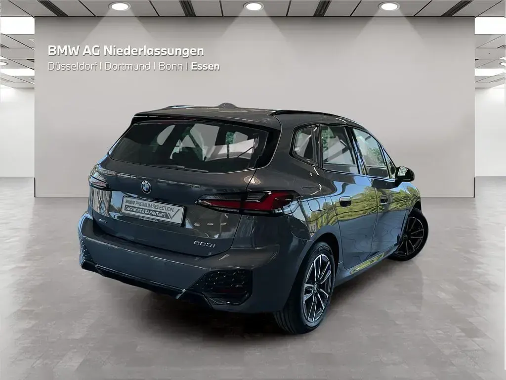 Gebraucht BMW 223 Active Tourer M Sport 204 PS (150 kW) 2025 Grau Van / Kleinbus