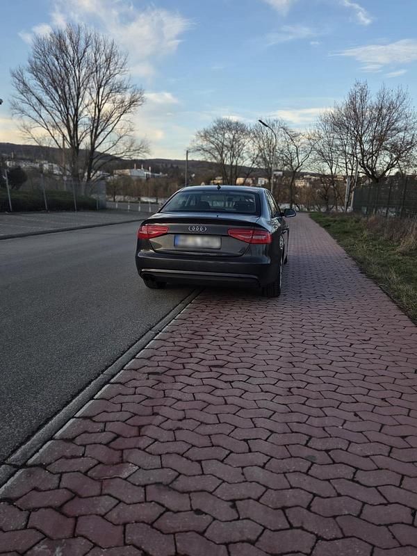 Gebraucht Audi A4 170 PS (125 kW) 2012 Grau Limousine