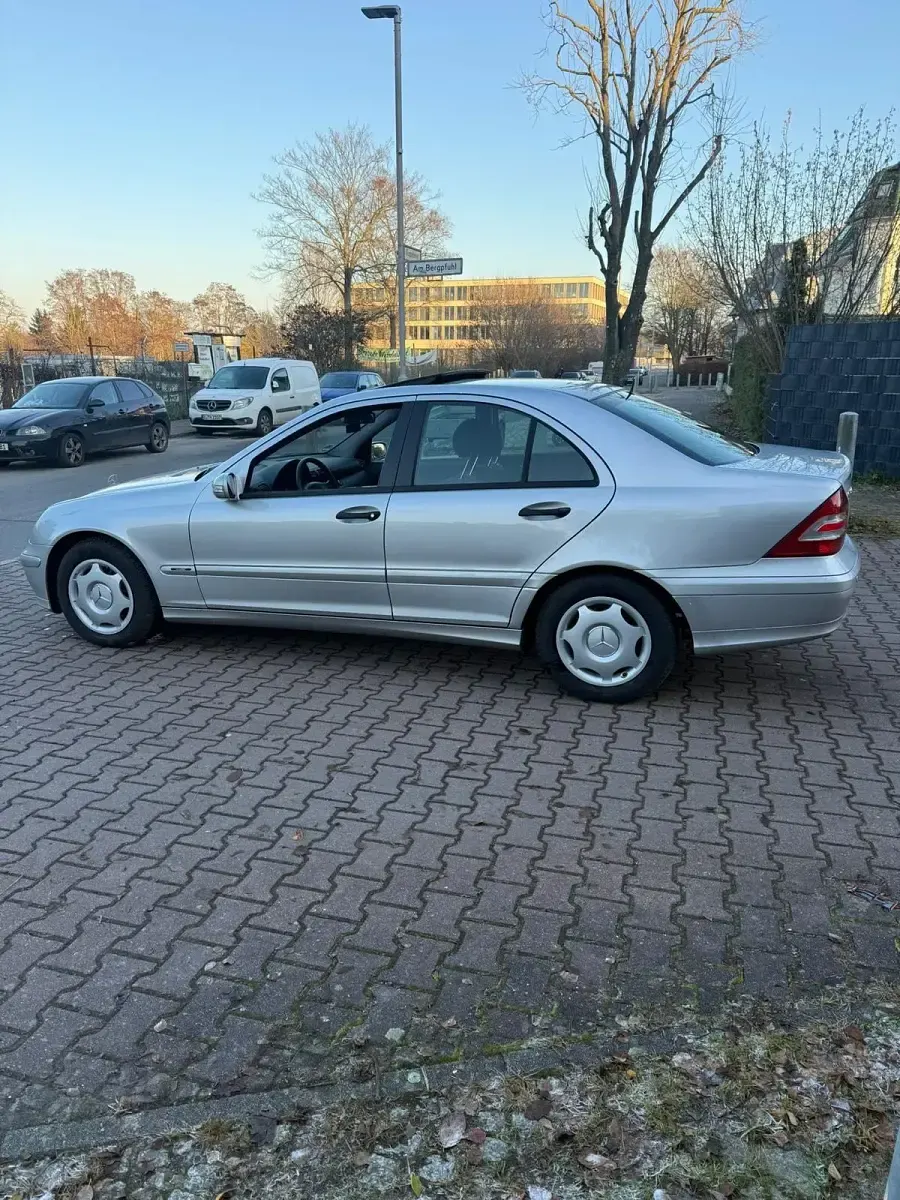 Gebraucht Mercedes C180 Classic 143 PS (105 kW) 2002 Silber Limousine