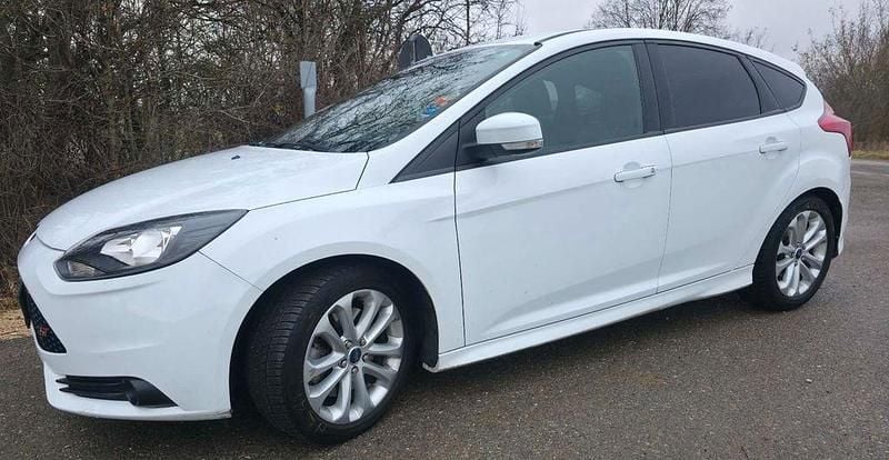 Gebraucht Ford Focus ST 250 PS (183 kW) 2012 Weiß Limousine