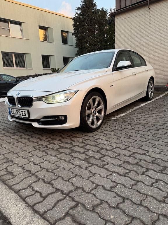Gebraucht BMW 320 Sport Line 184 PS (135 kW) 2012 Weiß Limousine