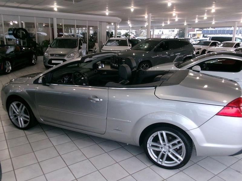 Gebraucht Ford Focus Cabriolet Titanium 145 PS (106 kW) 2008 Silber Cabrio