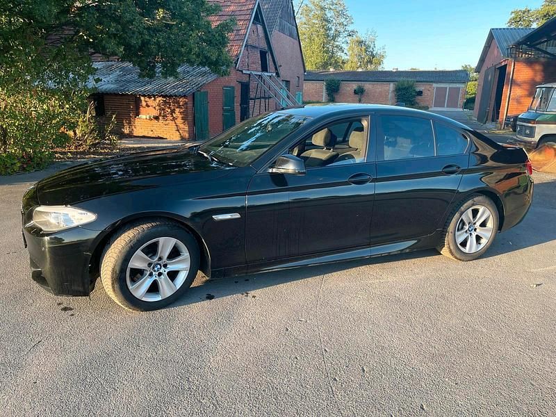 Schwarz Gebraucht 2013 BMW 520 M Sport Limousine | 10.500 € (Fairer Preis) - Bild 1/4