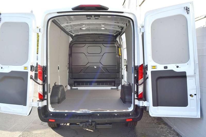 Neu Ford Transit Trend 131 PS (96 kW) 2025 Weiß Limousine