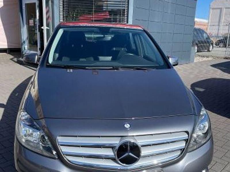 Gebraucht Mercedes B180 122 PS (89 kW) 2012 Grau Van / Kleinbus