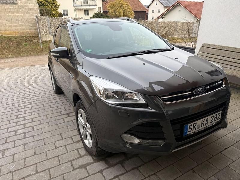 Gebraucht Ford Kuga 150 PS (110 kW) 2015 Grau SUV