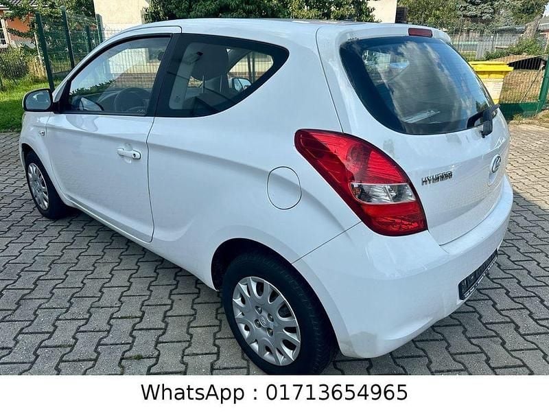 Gebraucht Hyundai i20 Edition 77 PS (56 kW) 2011 Weiß Kleinwagen