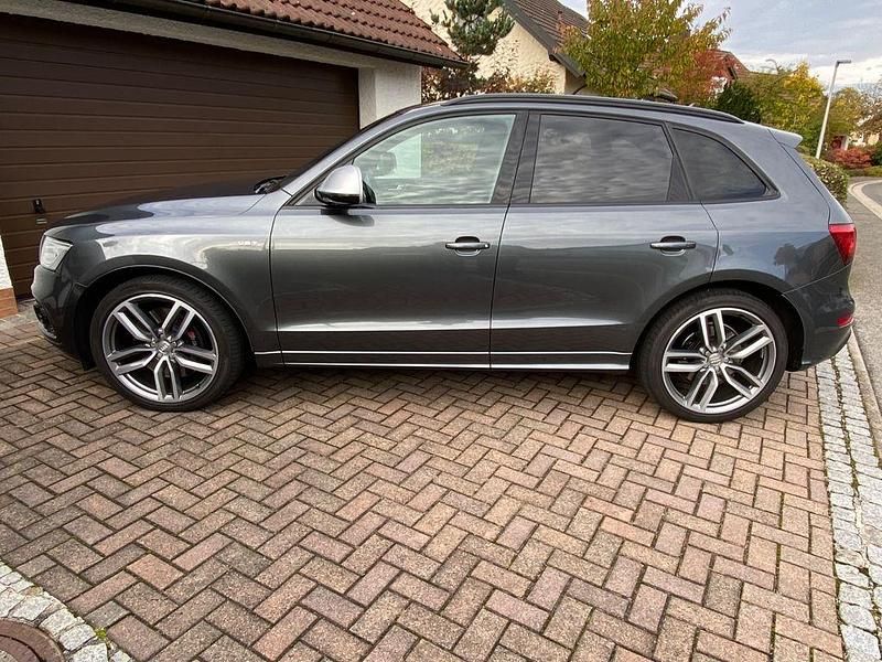 Grau Gebraucht 2017 Audi SQ5 Competition SUV | 28.200 € (Fairer Preis) - Bild 1/4