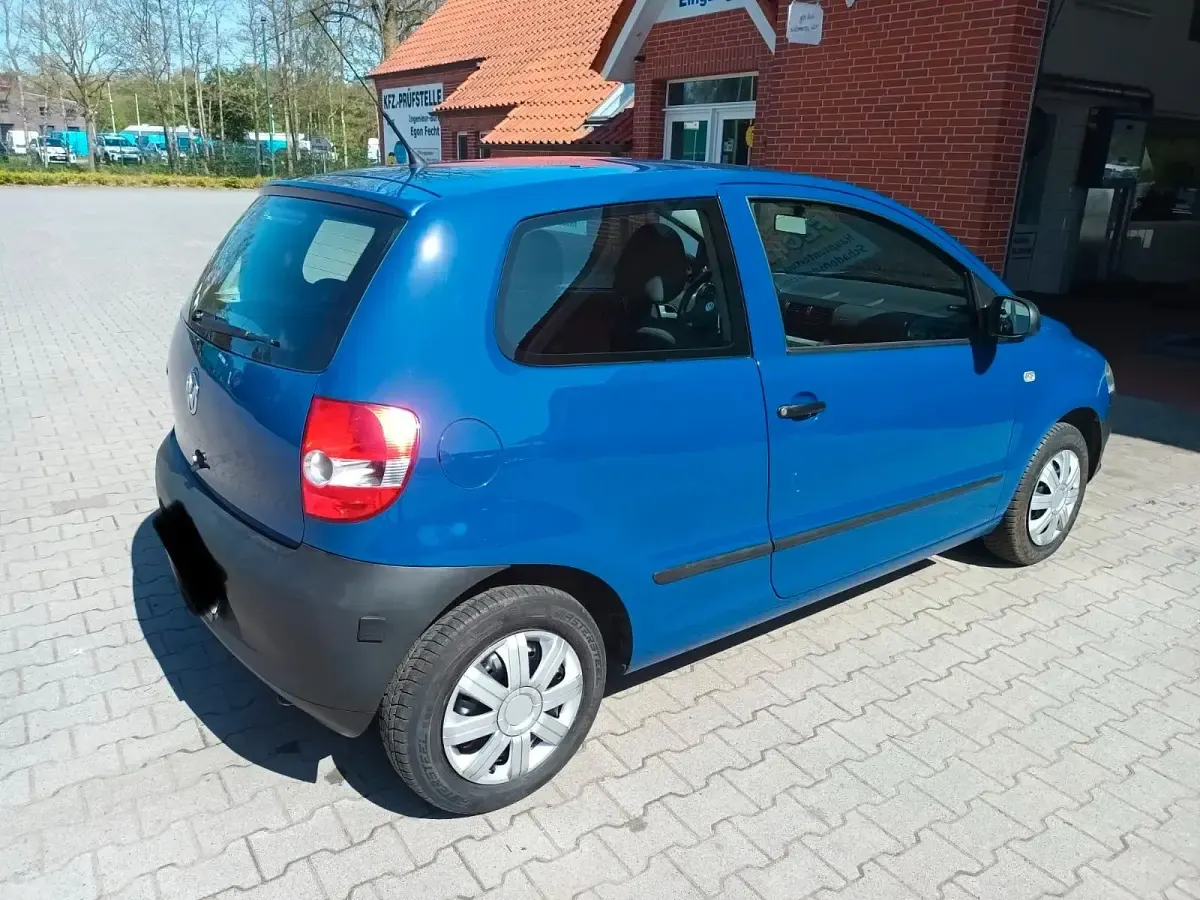 Gebraucht VW Fox 60 PS (44 kW) 2011 Blau Kleinwagen