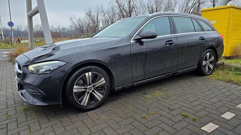 Gebraucht Mercedes C300 265 PS (194 kW) 2023 Schwarz Kombi