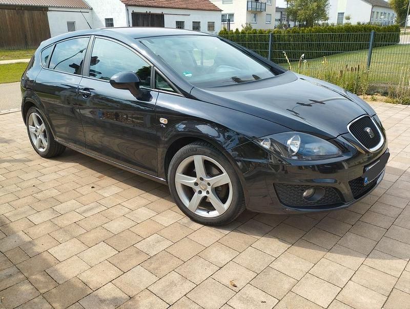 Schwarz Gebraucht 2010 Seat Leon Sport Limousine | 4.050 € (Fairer Preis) - Bild 1/4