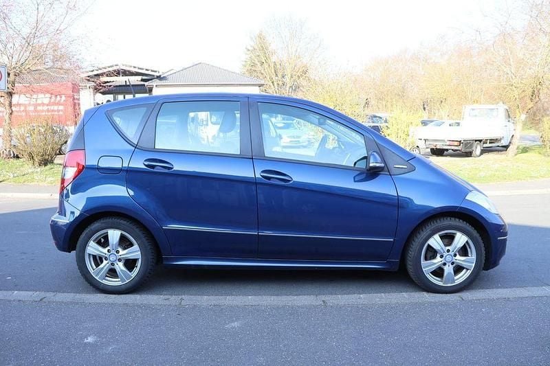 Gebraucht Mercedes A180 109 PS (80 kW) 2011 Blau Van / Kleinbus
