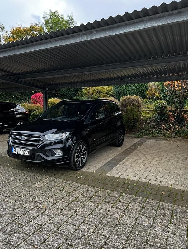 Schwarz Gebraucht 2018 Ford Kuga SUV | 23.500 € (Teuer) - Bild 1/4