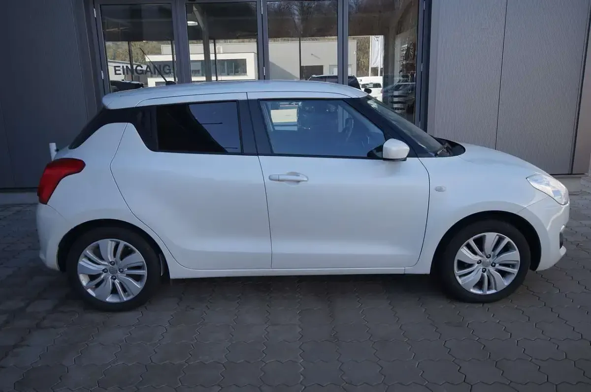 Gebraucht Suzuki Swift Comfort 90 PS (66 kW) 2019 Pure white pearl Kleinwagen