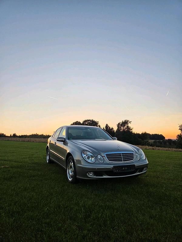 Andere farben Gebraucht 2003 Mercedes E200 Limousine | 5.000 € (Teuer) - Bild 1/4