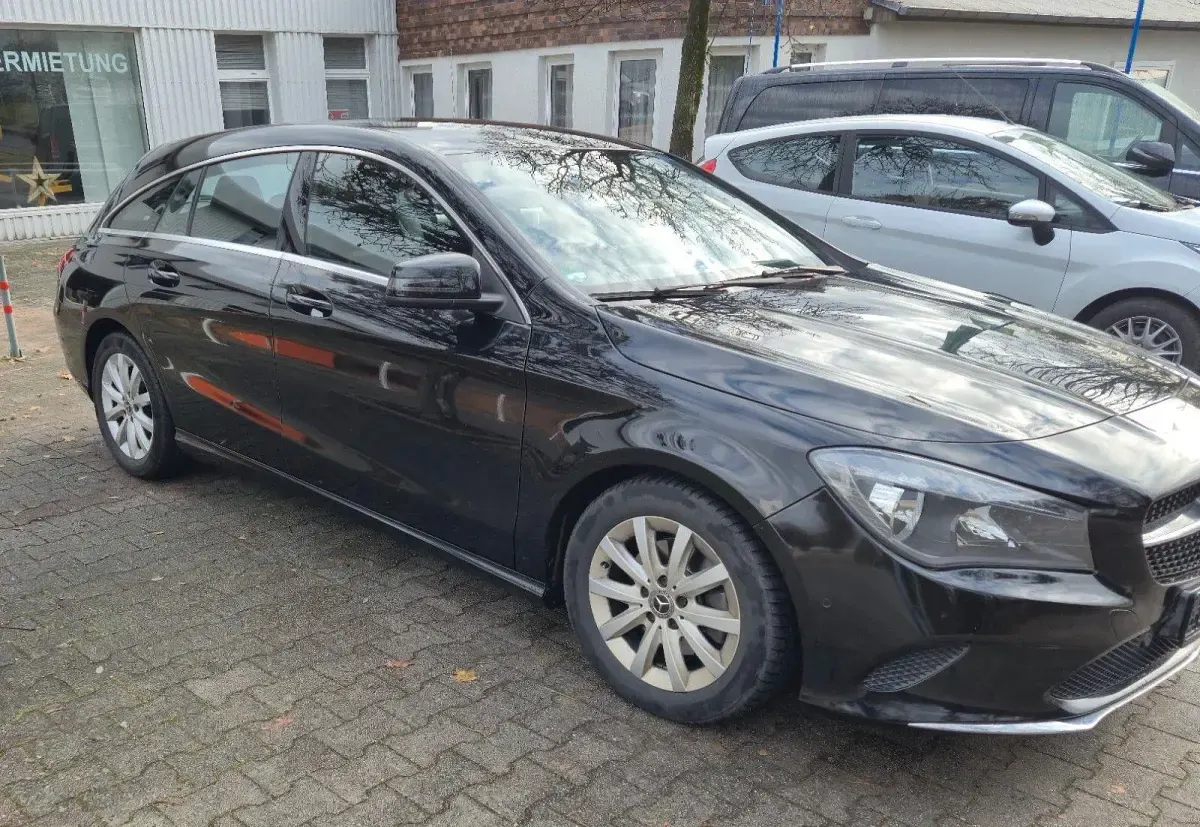 Gebraucht Mercedes CLA200 136 PS (100 kW) 2018 Schwarz Limousine