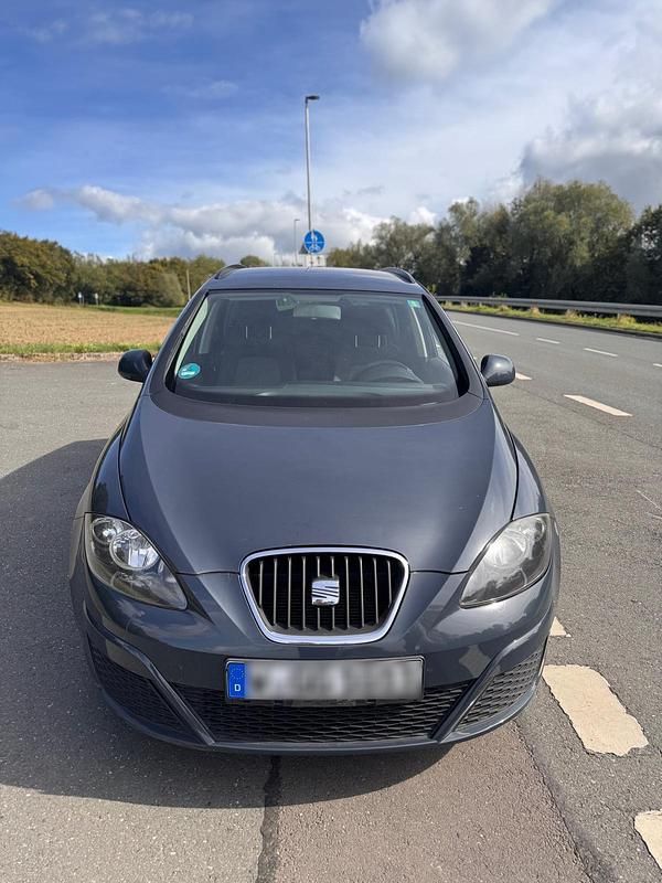 Grau Gebraucht 2009 Seat Altea XL Van / Kleinbus | 2.999 € (Fairer Preis) - Bild 1/4