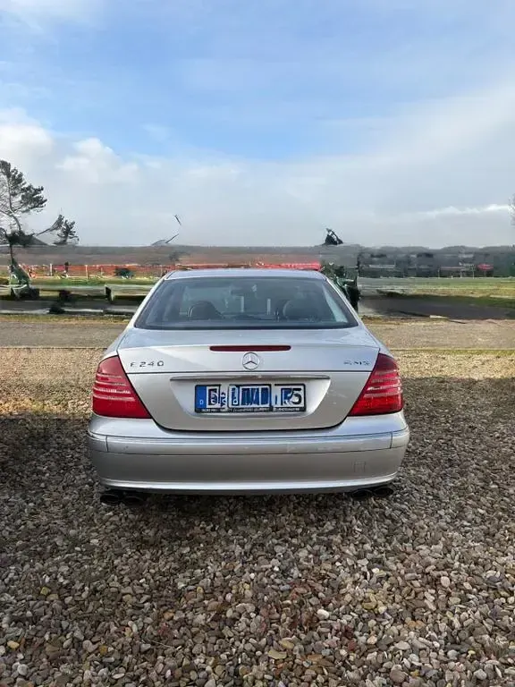 Gebraucht Mercedes E240 Avantgarde 177 PS (130 kW) 2005 Silber Limousine