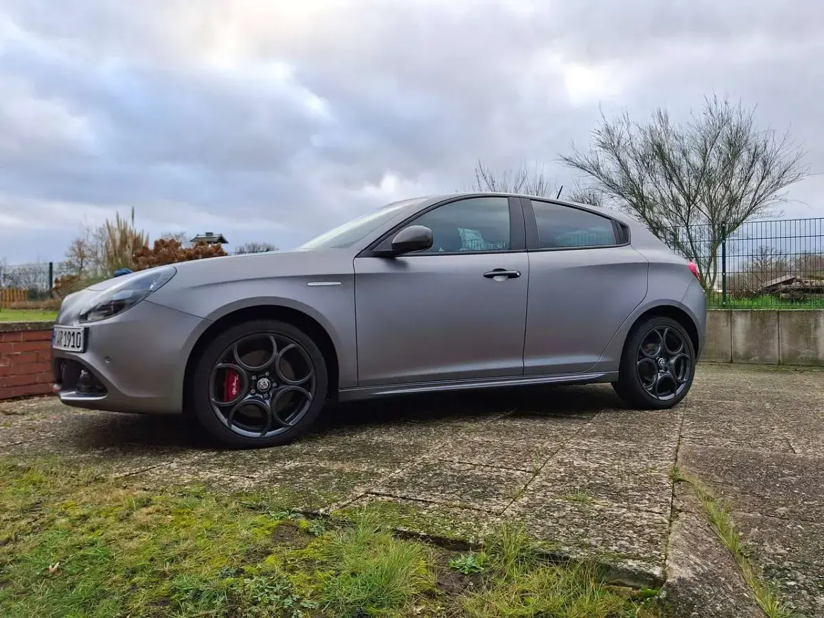 Gebraucht Alfa Romeo Giulietta Veloce 150 PS (110 kW) 2016 Grau Kleinwagen