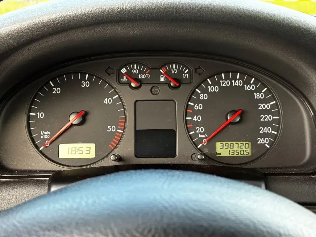 Gebraucht VW Passat Basis 116 PS (85 kW) 2000 Silber Kombi